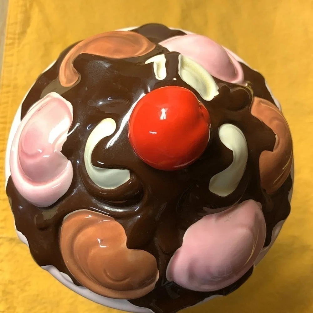 1979 Vintage Ceramic Hand Painted Cookie Jar Hot Fudge Sundae or Cupcake Dessert - Picture 9 of 13